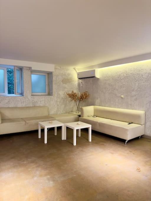 Anastasia Villa *